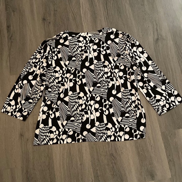 Southern Lady Fits Like 1X Black And White Blouse - Picture 4 of 5